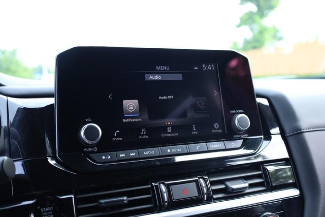 Nissan Pathfinder Vehicle Full-screen Gallery Image 13