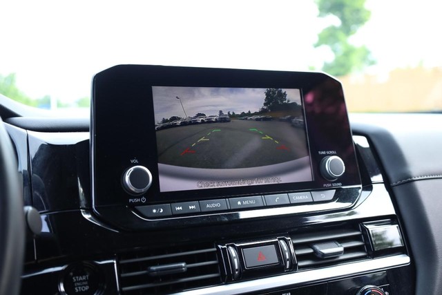 Nissan Pathfinder Vehicle Full-screen Gallery Image 14