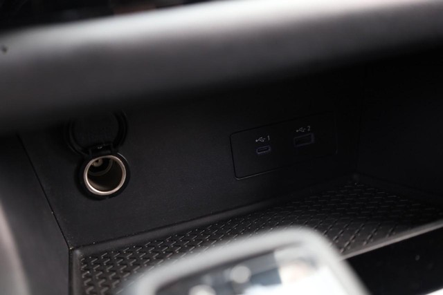Nissan Pathfinder Vehicle Full-screen Gallery Image 16