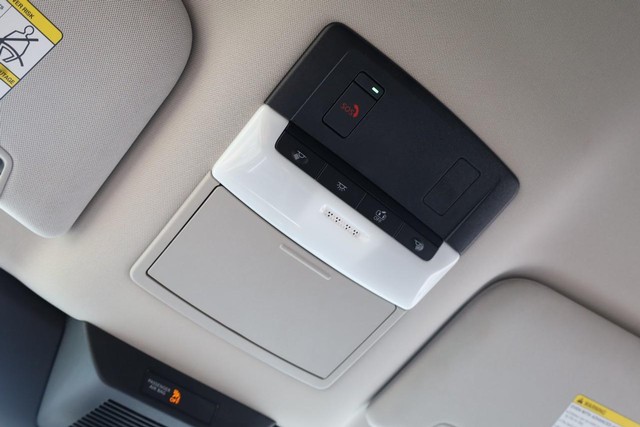 Nissan Pathfinder Vehicle Full-screen Gallery Image 18