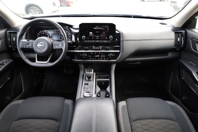Nissan Pathfinder Vehicle Full-screen Gallery Image 24