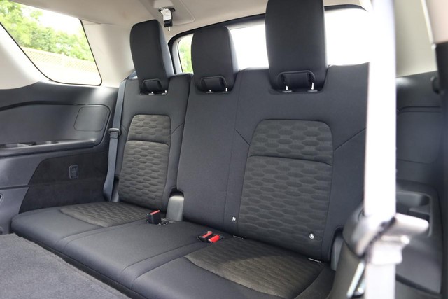 Nissan Pathfinder Vehicle Full-screen Gallery Image 26