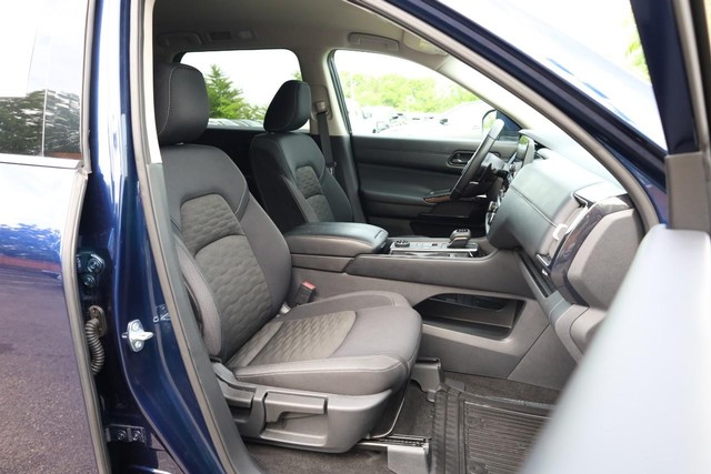 Nissan Pathfinder Vehicle Full-screen Gallery Image 27