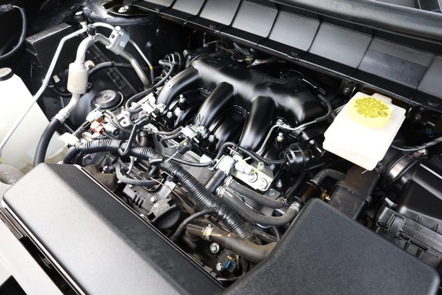 Nissan Pathfinder Vehicle Full-screen Gallery Image 28