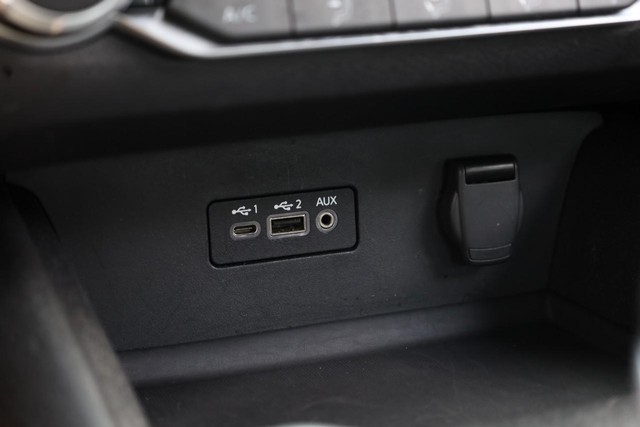 Nissan Altima Vehicle Full-screen Gallery Image 14