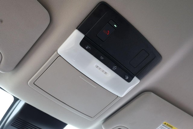 Nissan Altima Vehicle Full-screen Gallery Image 16