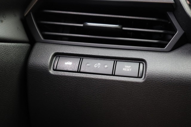 Nissan Altima Vehicle Full-screen Gallery Image 18