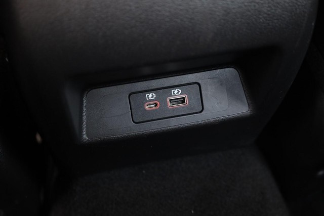 Nissan Altima Vehicle Full-screen Gallery Image 20