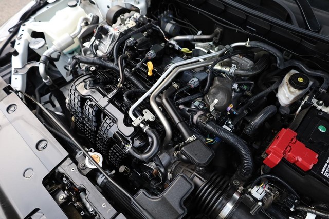 Nissan Altima Vehicle Full-screen Gallery Image 14