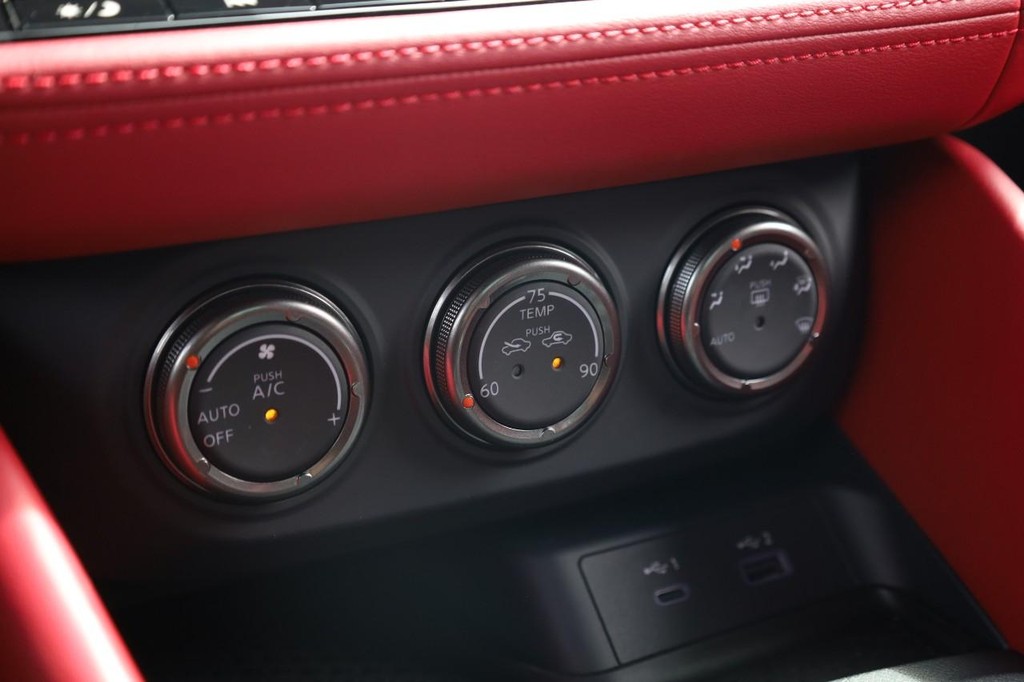 Nissan Z Vehicle Image 15