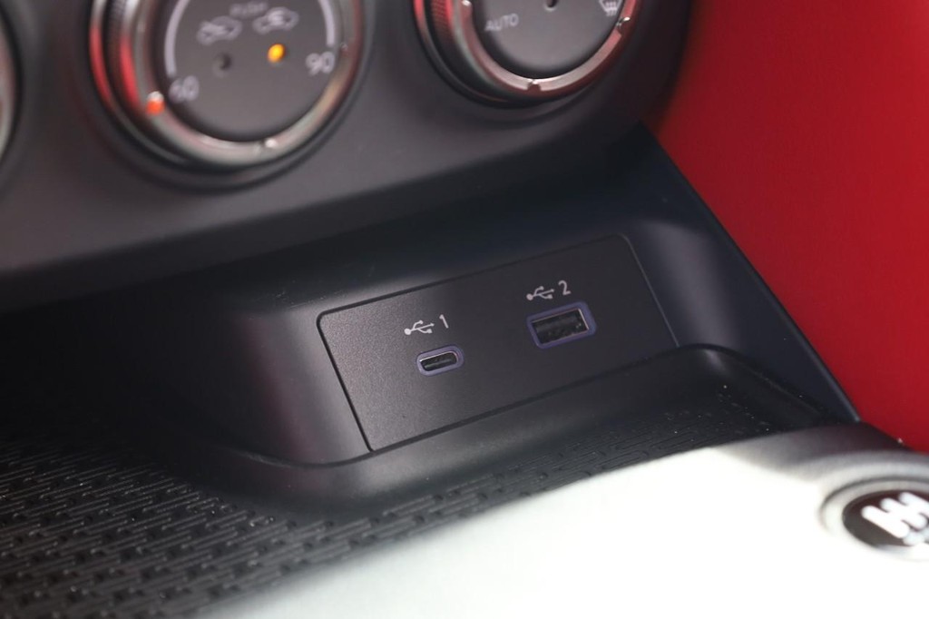 Nissan Z Vehicle Image 16