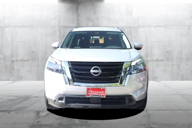 Nissan Pathfinder Vehicle Full-screen Gallery Image 5