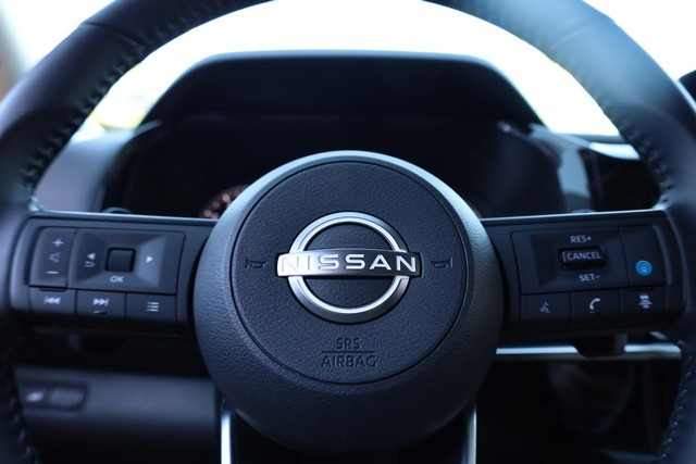 Nissan Pathfinder Vehicle Full-screen Gallery Image 11