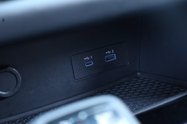 Nissan Pathfinder Vehicle Full-screen Gallery Image 16