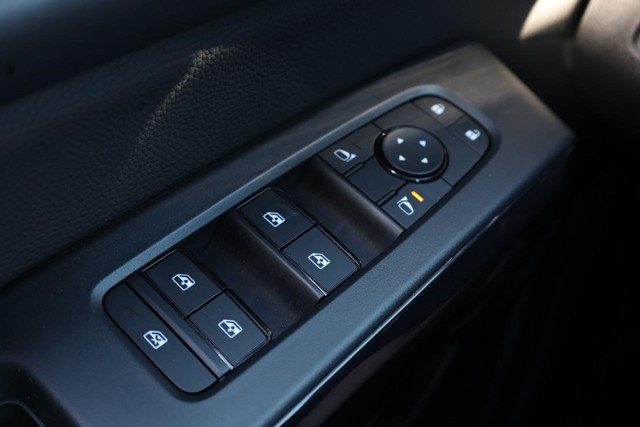 Nissan Pathfinder Vehicle Full-screen Gallery Image 19