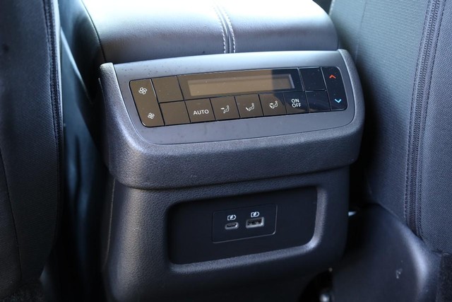 Nissan Pathfinder Vehicle Full-screen Gallery Image 23