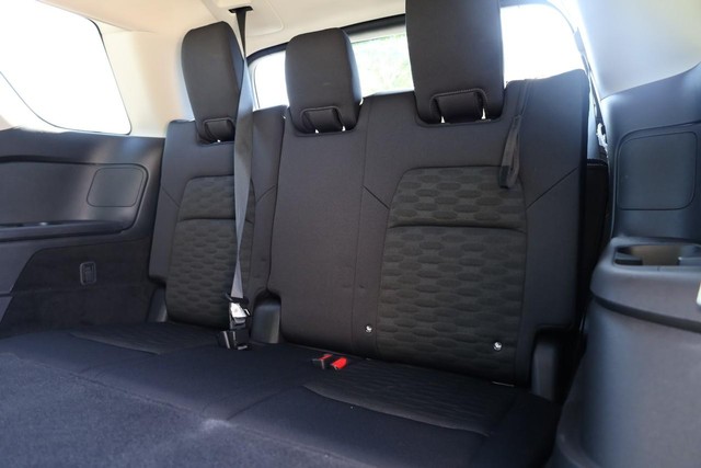 Nissan Pathfinder Vehicle Full-screen Gallery Image 26