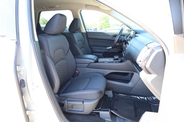 Nissan Pathfinder Vehicle Full-screen Gallery Image 27