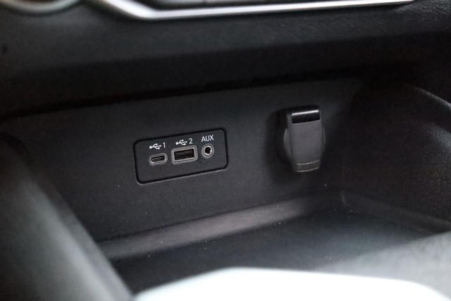 Nissan Altima Vehicle Full-screen Gallery Image 14