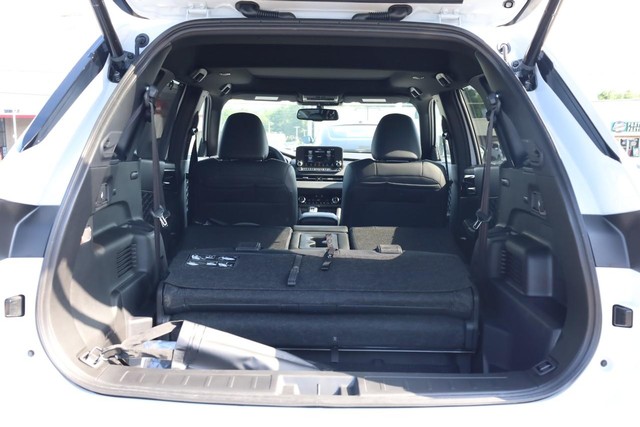 Nissan Rogue Plug-In Hybrid Vehicle Image 08