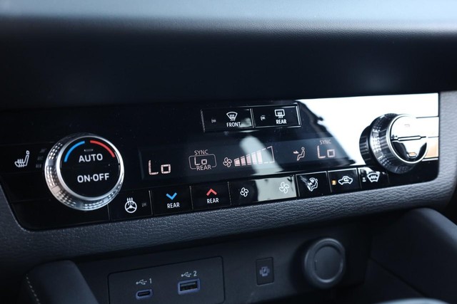 Nissan Rogue Plug-In Hybrid Vehicle Image 17