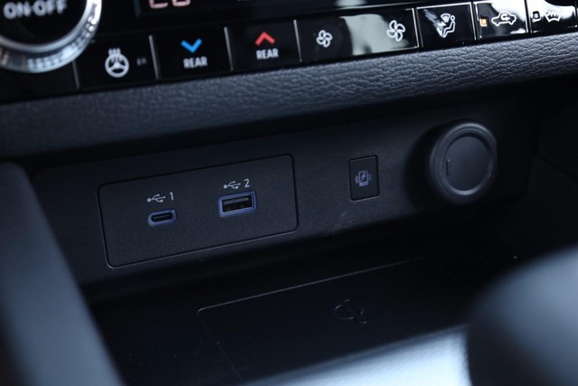 Nissan Rogue Plug-In Hybrid Vehicle Image 18