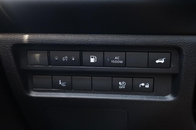 Nissan Rogue Plug-In Hybrid Vehicle Image 22