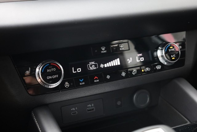 Nissan Rogue Plug-In Hybrid Vehicle Image 15