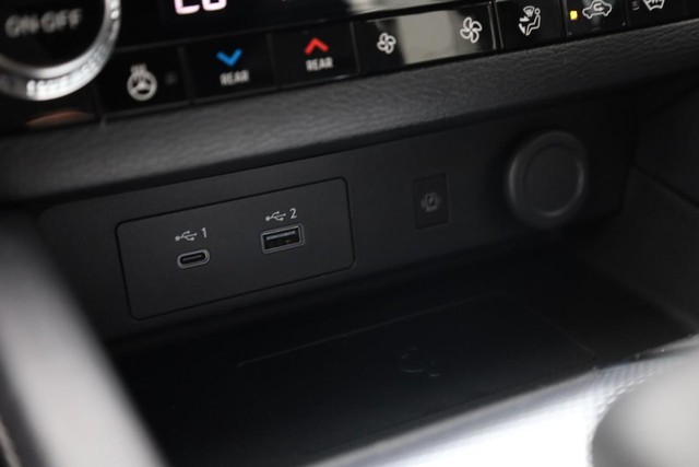 Nissan Rogue Plug-In Hybrid Vehicle Image 16