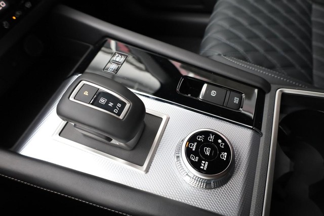 Nissan Rogue Plug-In Hybrid Vehicle Image 17