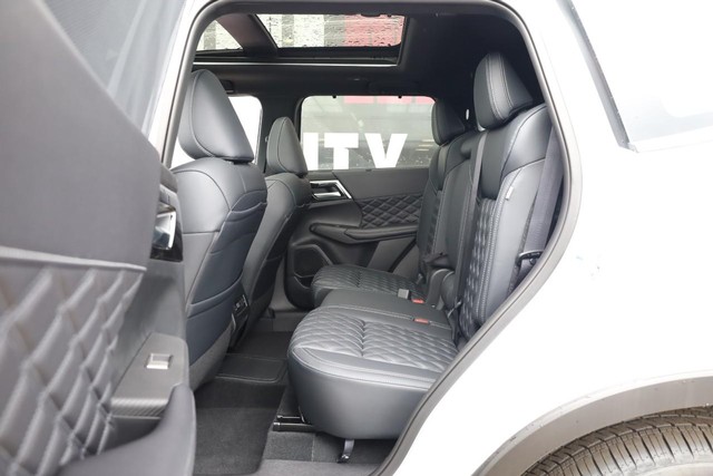 Nissan Rogue Plug-In Hybrid Vehicle Image 24