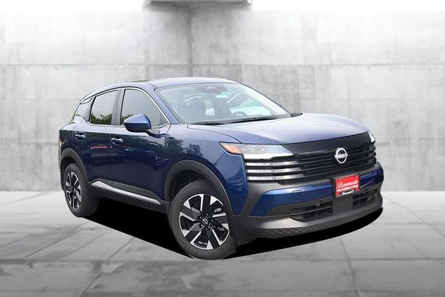 Nissan Kicks Vehicle Full-screen Gallery Image 2