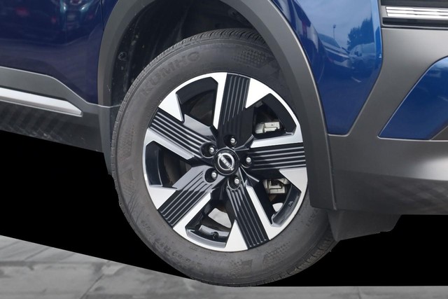Nissan Kicks Vehicle Full-screen Gallery Image 4