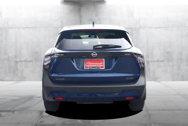 Nissan Kicks Vehicle Full-screen Gallery Image 6