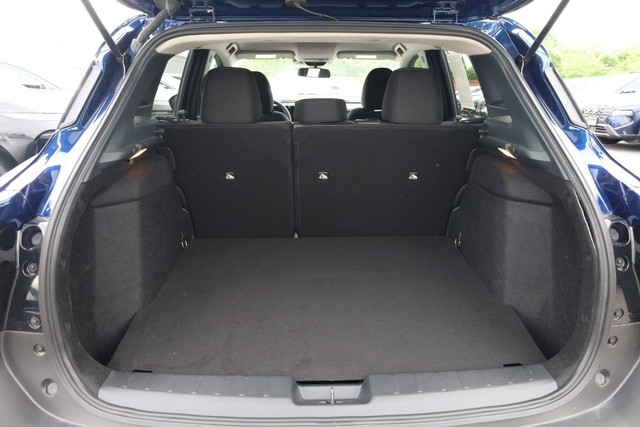 Nissan Kicks Vehicle Full-screen Gallery Image 7