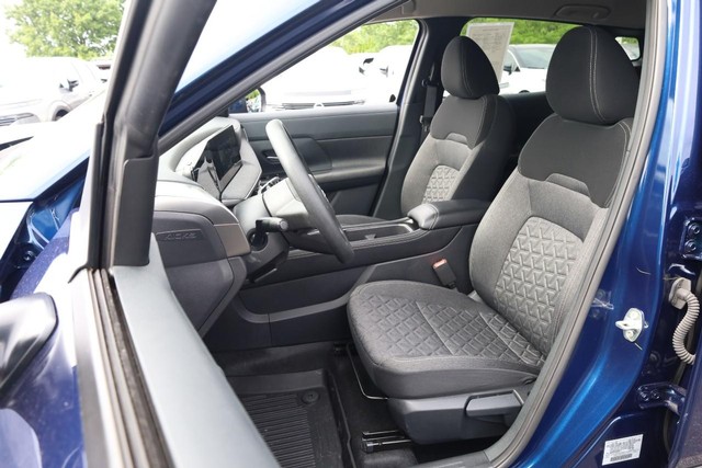 Nissan Kicks Vehicle Full-screen Gallery Image 8
