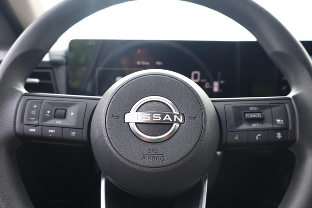 Nissan Kicks Vehicle Full-screen Gallery Image 9