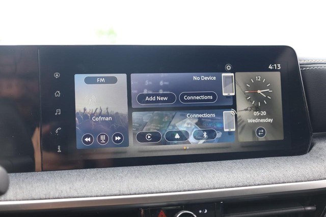 Nissan Kicks Vehicle Full-screen Gallery Image 11