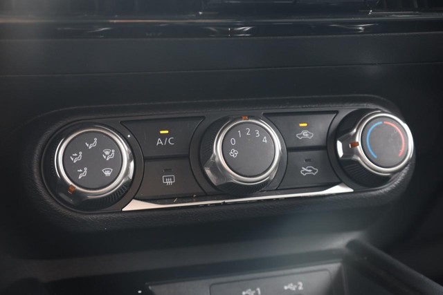 Nissan Kicks Vehicle Full-screen Gallery Image 14