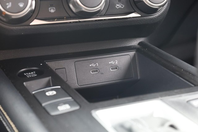 Nissan Kicks Vehicle Full-screen Gallery Image 15