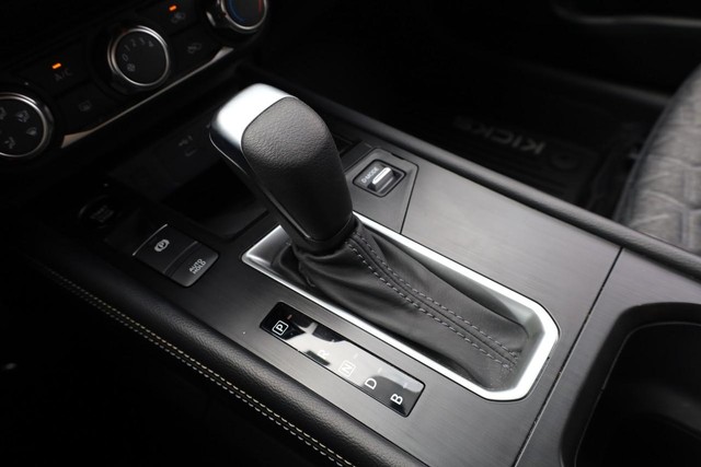 Nissan Kicks Vehicle Full-screen Gallery Image 16