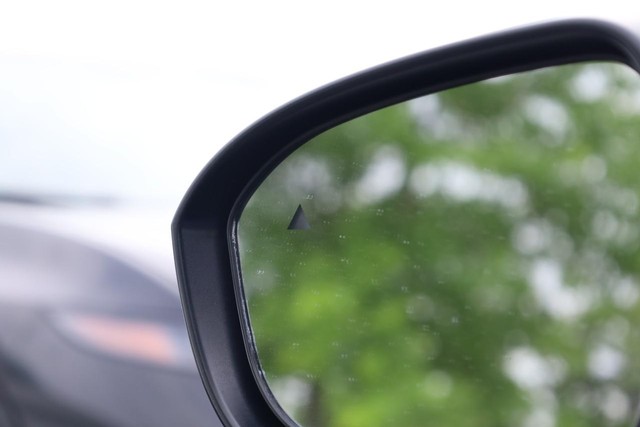 Nissan Kicks Vehicle Full-screen Gallery Image 19