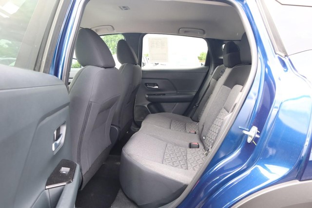 Nissan Kicks Vehicle Full-screen Gallery Image 20