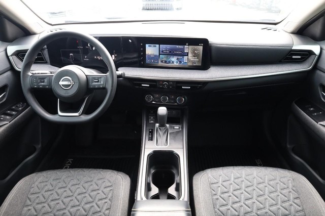 Nissan Kicks Vehicle Full-screen Gallery Image 21