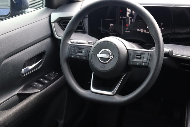Nissan Kicks Vehicle Full-screen Gallery Image 22