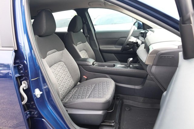 Nissan Kicks Vehicle Full-screen Gallery Image 23