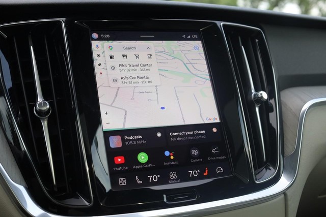 Volvo V60 Cross Country Vehicle Full-screen Gallery Image 14