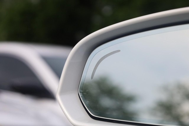 Volvo V60 Cross Country Vehicle Full-screen Gallery Image 22
