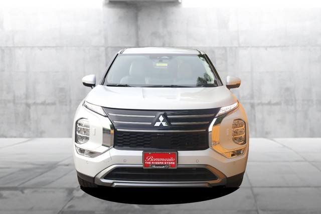 Mitsubishi Outlander Vehicle Full-screen Gallery Image 4