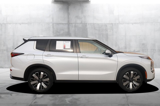 Mitsubishi Outlander Vehicle Full-screen Gallery Image 5
